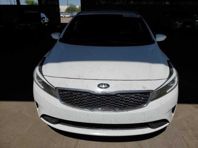 3KPFK4A73JE233418 - 2018 KIA FORTE LX WHITE photo 5