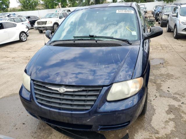 1A4GP45R26B575152 - 2006 CHRYSLER TOWN & COU BLUE photo 5