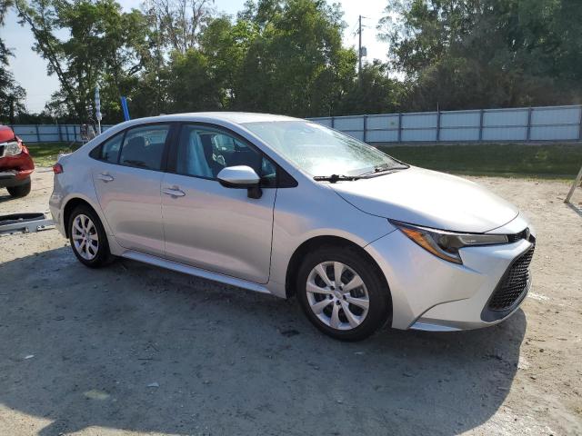 5YFEPMAE3MP232753 - 2021 TOYOTA COROLLA LE ვერცხლისფერი ფოტო 4