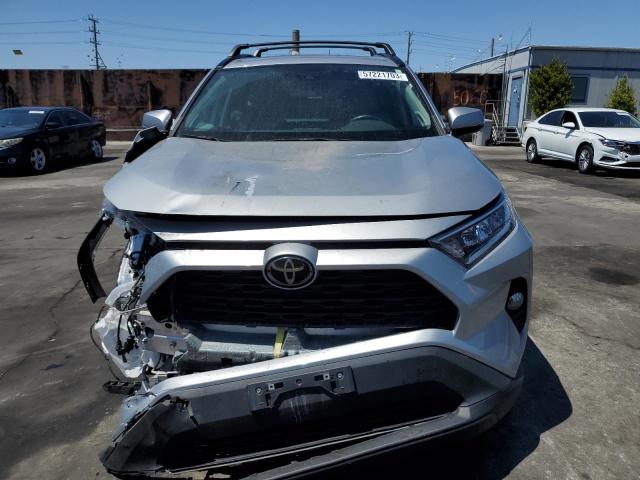 2T3C1RFV5MC131624 - 2021 TOYOTA RAV4 XLE PREMIUM SILVER photo 5