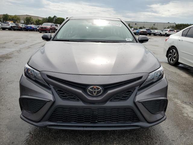 4T1G11AK4PU102112 - 2023 TOYOTA CAMRY SE NIGHT SHADE GRAY photo 5