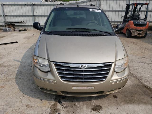 2C4GP64L05R594197 - 2005 CHRYSLER TOWN & COU LIMITED TAN photo 5