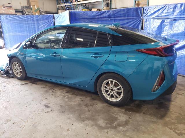 JTDKARFP9J3080798 - 2018 TOYOTA PRIUS PRIM TEAL photo 2