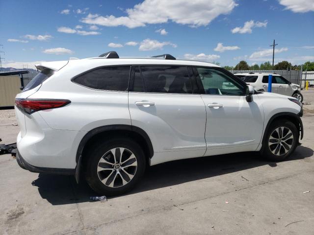 5TDHZRBH7NS180081 - 2022 TOYOTA HIGHLANDER XLE WHITE photo 3