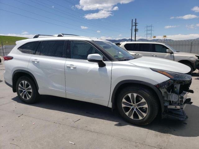 5TDHZRBH7NS180081 - 2022 TOYOTA HIGHLANDER XLE WHITE photo 4