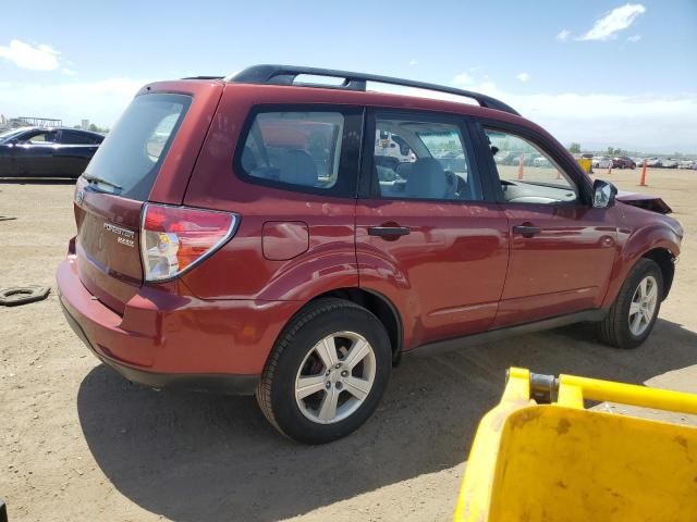 JF2SH6BC0AH905323 - 2010 SUBARU FORESTER XS Rot Foto 3