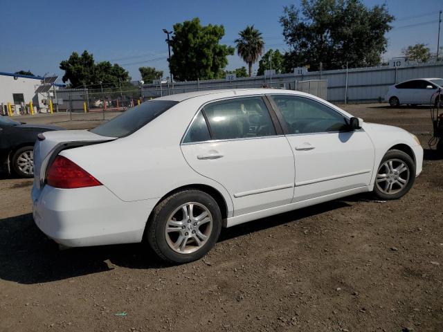 1HGCM56327A148978 - 2007 HONDA ACCORD SE WHITE photo 3