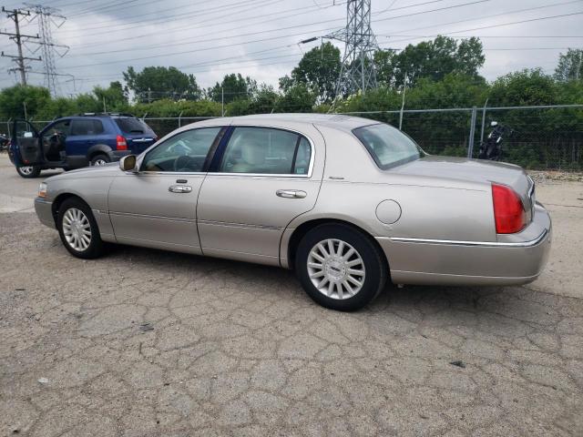 1LNHM82W13Y622101 - 2003 LINCOLN TOWN CAR SIGNATURE BROWN photo 2