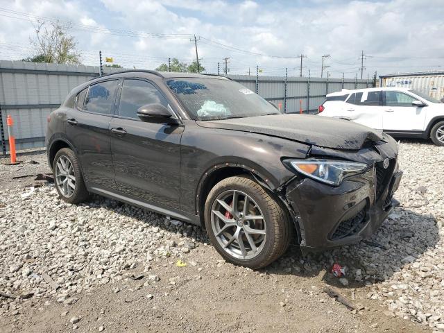 ZASFAKPN8J7B92403 - 2018 ALFA ROMEO STELVIO SPORT Коричневий фото 4