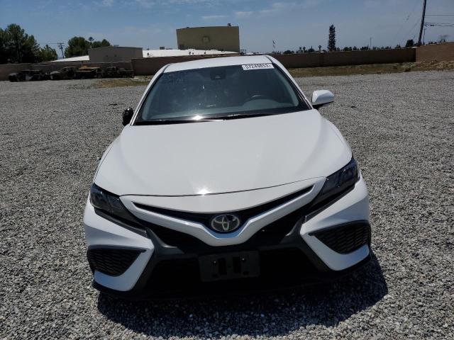 4T1G11AK8PU102842 - 2023 TOYOTA CAMRY SE NIGHT SHADE WHITE photo 5