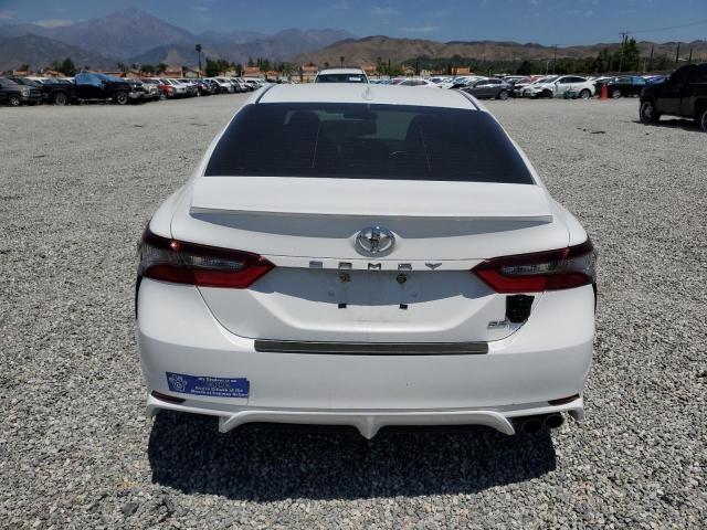 4T1G11AK8PU102842 - 2023 TOYOTA CAMRY SE NIGHT SHADE WHITE photo 6