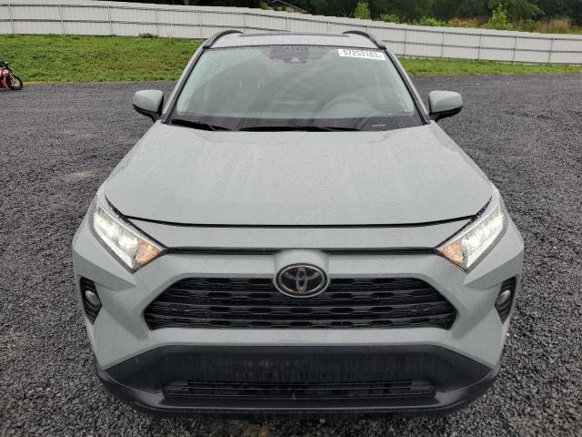 2T3C1RFV1MW153683 - 2021 TOYOTA RAV4 XLE PREMIUM GRAY photo 5