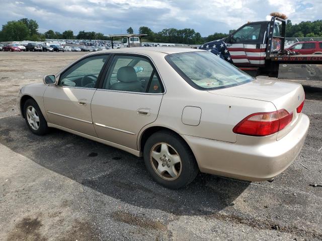 1HGCG1657YA017211 - 2000 HONDA ACCORD EX GOLD photo 3