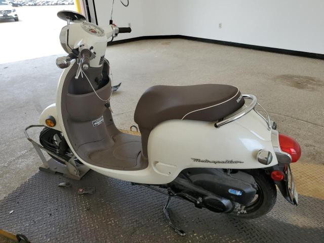 LALAF7005D3001566 - 2013 HONDA SCOOTER WHITE photo 3