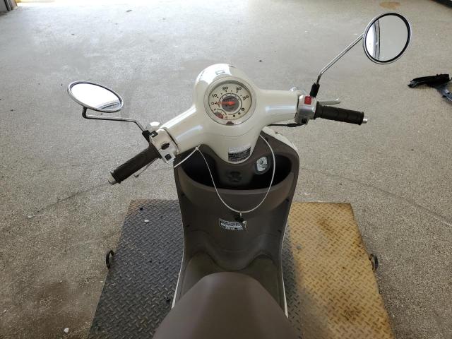 LALAF7005D3001566 - 2013 HONDA SCOOTER WHITE photo 5