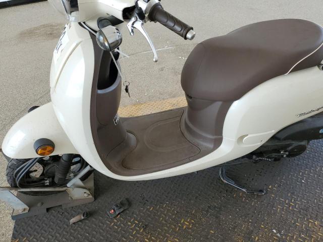 LALAF7005D3001566 - 2013 HONDA SCOOTER WHITE photo 9