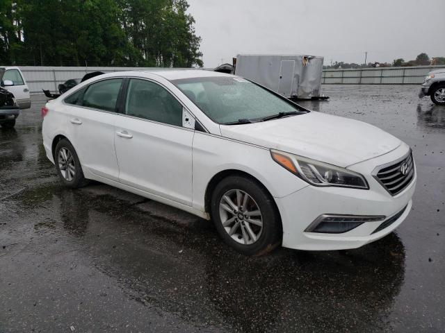 5NPE24AF3FH005795 - 2015 HYUNDAI SONATA SE WHITE photo 4