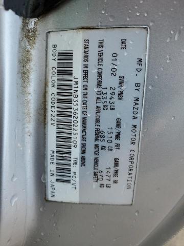 JM1NB353620225109 - 2002 MAZDA MX-5 MIATA BASE SILVER photo 12