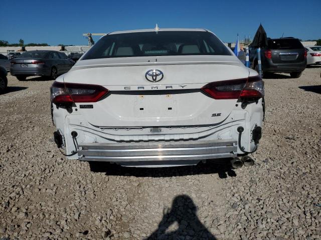 4T1G11AK4RU263871 - 2024 TOYOTA CAMRY SE NIGHT SHADE WHITE photo 6