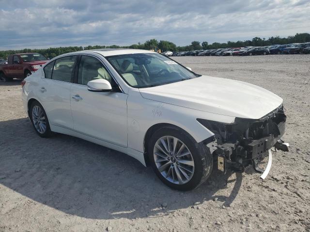 JN1EV7ARXJM610188 - 2018 INFINITI Q50 LUXE WHITE photo 4