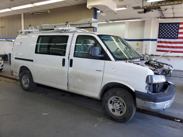 1GCHG35U571142781 - 2007 CHEVROLET EXPRESS G3 WHITE photo 4