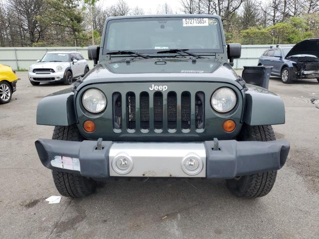 1C4HJWEG6CL111034 - 2012 JEEP WRANGLER SAHARA მწვანე ფოტო 5