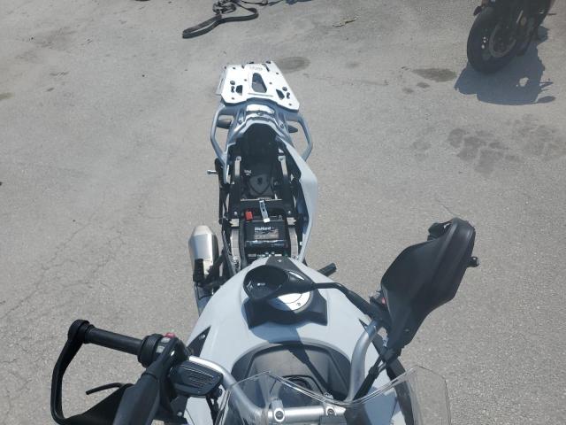 WB10D1301GZ462947 - 2016 BMW S 1000 XR WHITE photo 5