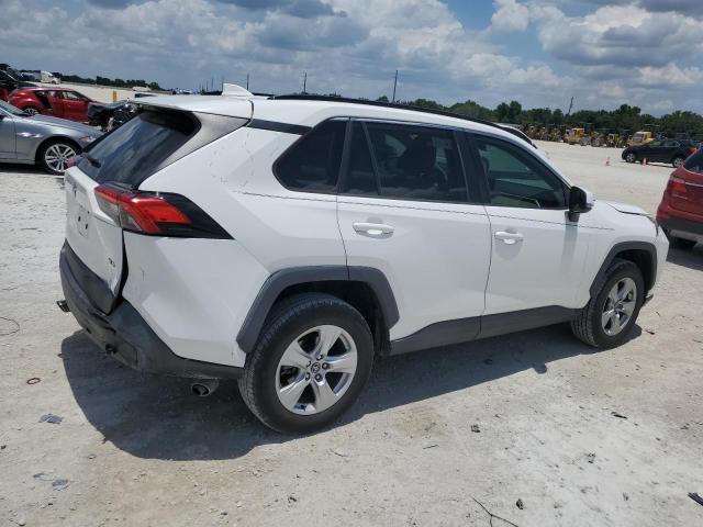 2T3W1RFVXLW061385 - 2020 TOYOTA RAV4 XLE WHITE photo 3