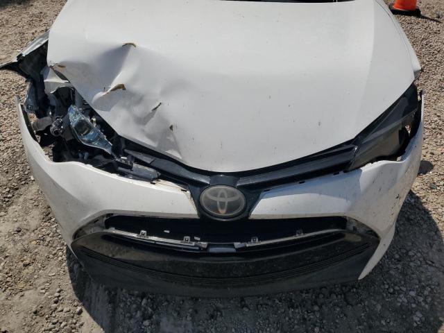5YFBURHE7JP842990 - 2018 TOYOTA COROLLA L თეთრი ფოტო 11