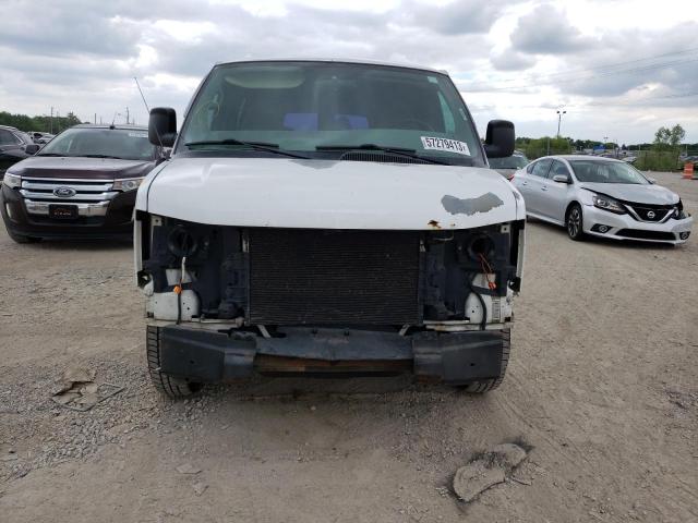 1GTGG29C781235679 - 2008 GMC SAVANA G2500 WHITE photo 5