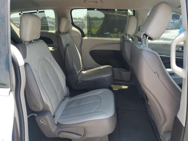 2C4RC1BGXHR688430 - 2017 CHRYSLER PACIFICA TOURING L WHITE photo 11