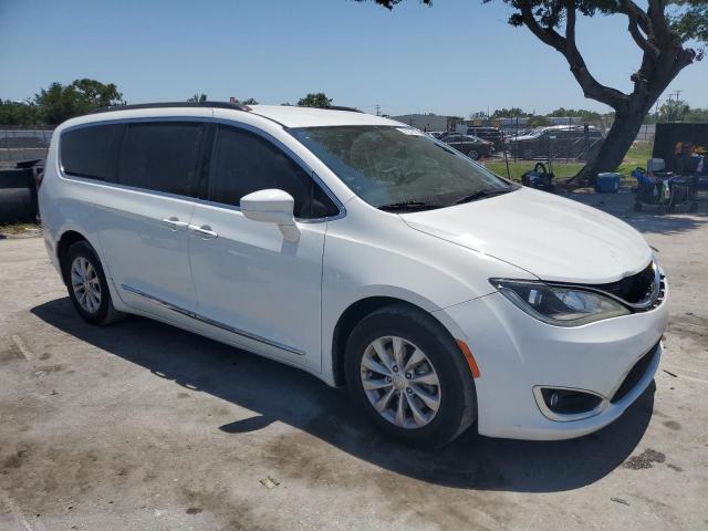 2C4RC1BGXHR688430 - 2017 CHRYSLER PACIFICA TOURING L WHITE photo 4
