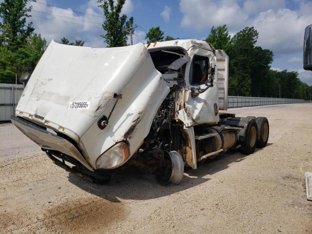 3AKJGEBG8FSGH7632 - 2015 FREIGHTLINER CASCADIA 1 WHITE photo 2