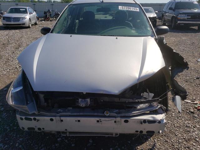 1FAFP34344W181057 - 2004 FORD FOCUS SE COMFORT SILVER photo 5