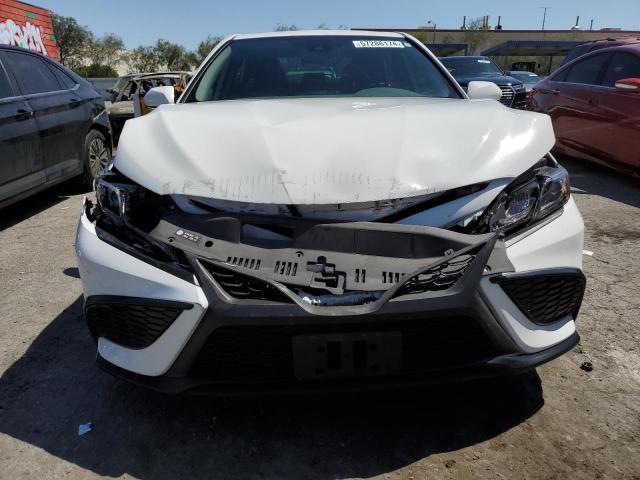 4T1T11AK1PU793341 - 2023 TOYOTA CAMRY SE NIGHT SHADE WHITE photo 5