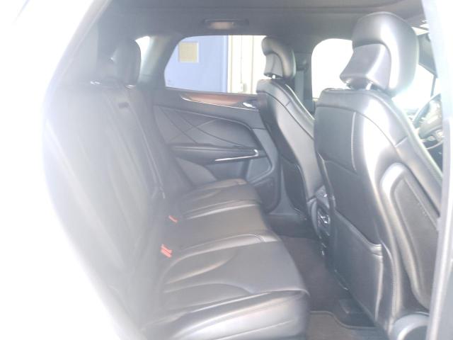 5LMCJ3D95HUL39497 - 2017 LINCOLN MKC RESERVE WHITE photo 11