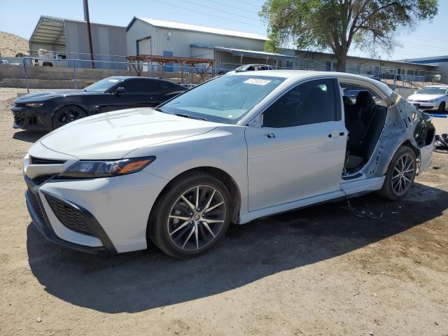 4T1G11AK5RU250692 - 2024 TOYOTA CAMRY SE NIGHT SHADE WHITE photo 1