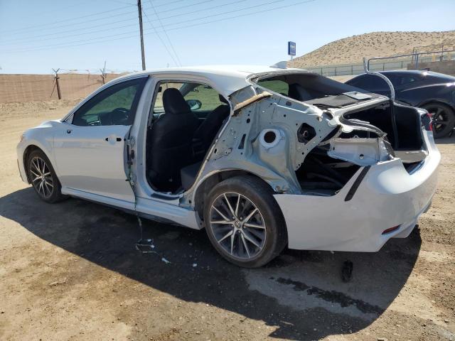 4T1G11AK5RU250692 - 2024 TOYOTA CAMRY SE NIGHT SHADE WHITE photo 2