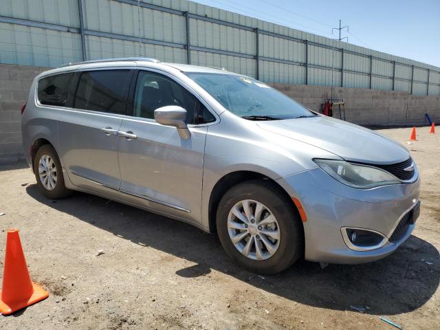 2C4RC1BG6JR113652 - 2018 CHRYSLER PACIFICA TOURING L SILVER photo 4