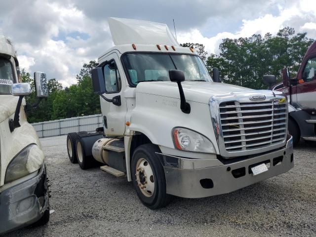 2015 FREIGHTLINER CASCADIA 1, null