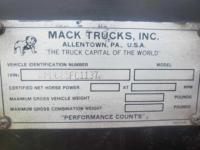 MB685FC1137 - 1977 MACK FIRE ENG RED photo 10