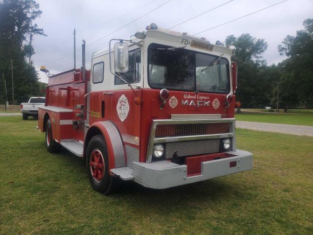 MB685FC1137 - 1977 MACK FIRE ENG RED photo 2