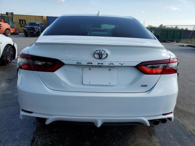 4T1G11AK9PU832615 - 2023 TOYOTA CAMRY SE NIGHT SHADE WHITE photo 6