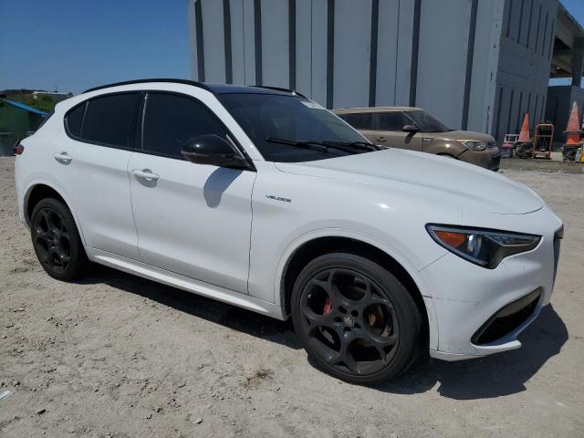 ZASPAKBN1N7D37198 - 2022 ALFA ROMEO STELVIO TI თეთრი ფოტო 4