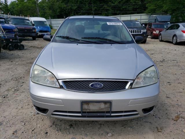 1FAFP34N85W110897 - 2005 FORD FOCUS ZX4 SILVER photo 5