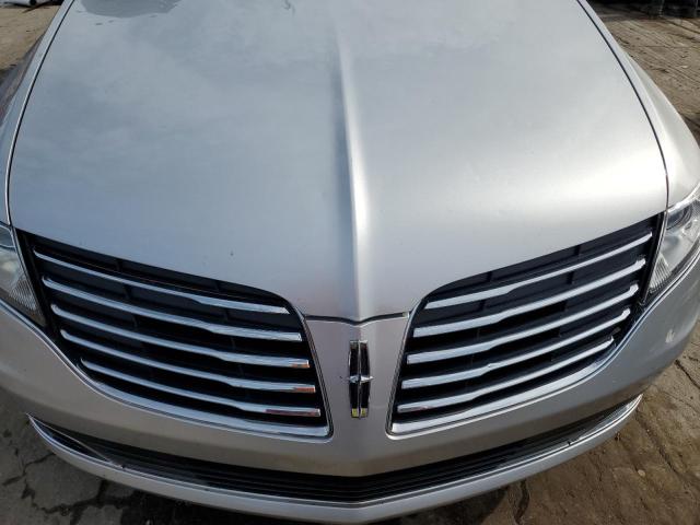 2LMHJ5AT9KBL01910 - 2019 LINCOLN MKT SILVER photo 12
