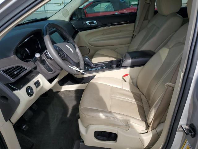 2LMHJ5AT9KBL01910 - 2019 LINCOLN MKT SILVER photo 7
