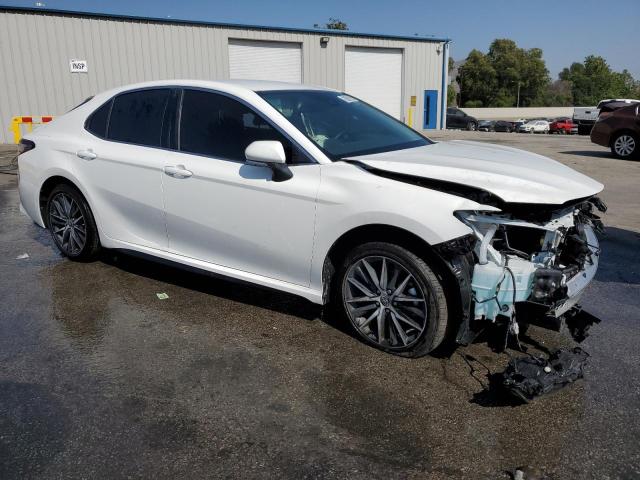 4T1G11AK7RU217502 - 2024 TOYOTA CAMRY SE NIGHT SHADE WHITE photo 4