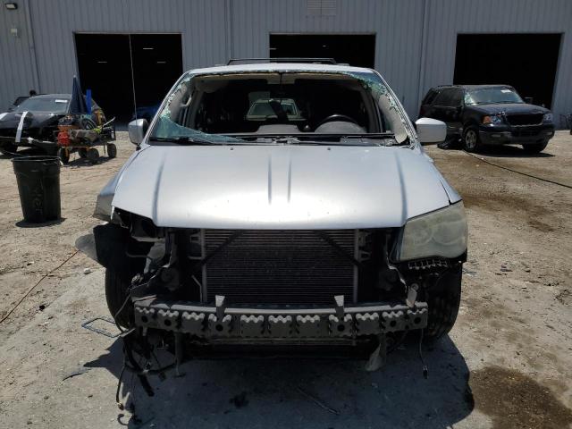 2C4RC1BG7CR137607 - 2012 CHRYSLER TOWN & COU TOURING SILVER photo 5