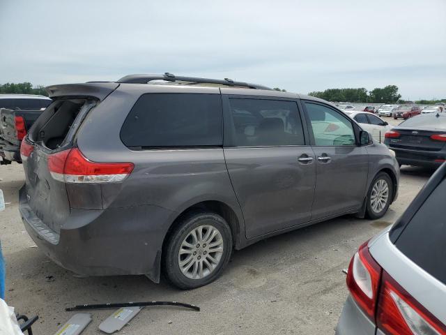 5TDYK3DC0DS334941 - 2013 TOYOTA SIENNA XLE GRAY photo 3